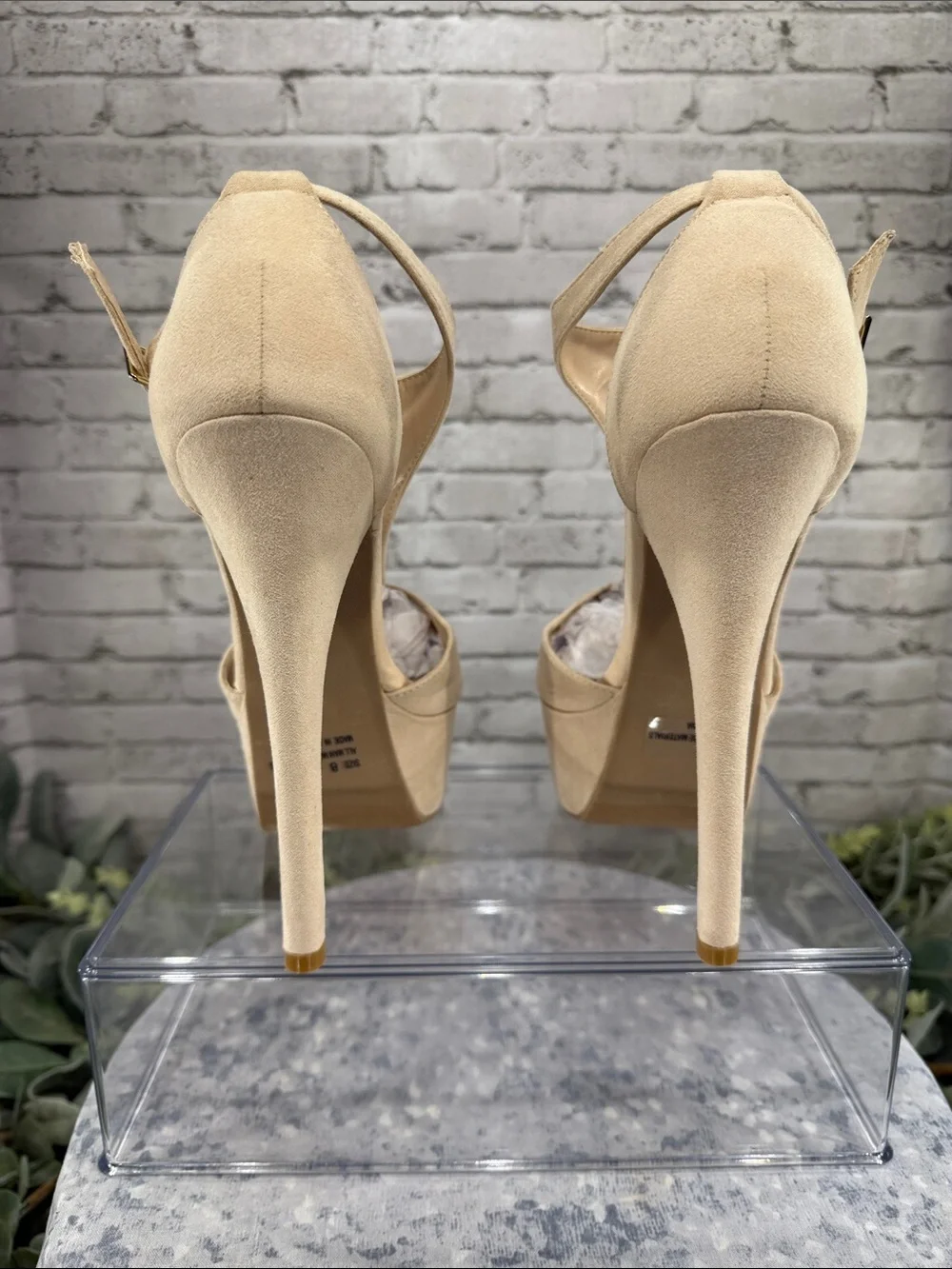 QUPID - Beige Faux Suede T-Strap Platform Stiletto Dress Heels WMS 8M 💛 EUC